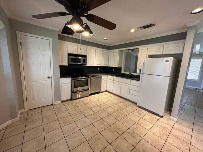 Foto del edificio - Spacious 3/2 in Central Lubbock!