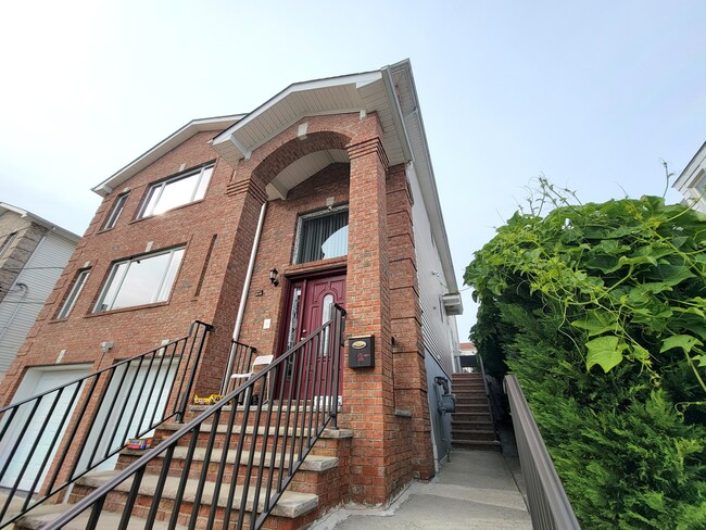 Side entrance to 2nd floor - 81 Forest St