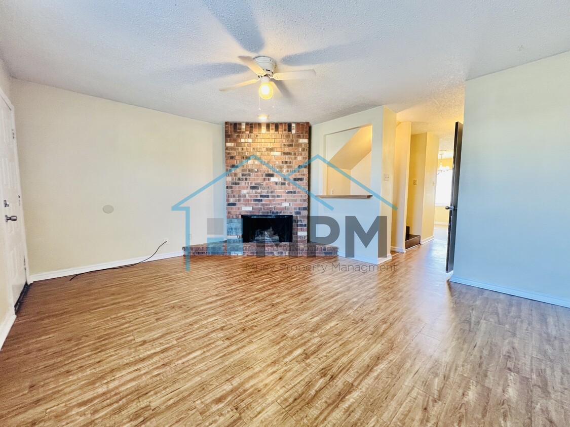 Primary Photo - 69 Colonial Dr