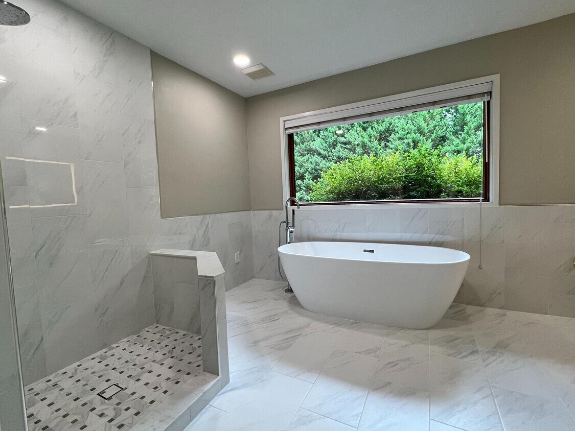 Building Photo - 6710 Persimmon Tree Rd