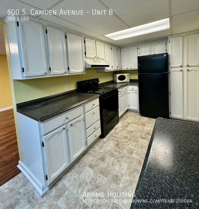 Building Photo - Newly Renovated 2 Bedroom Apartment