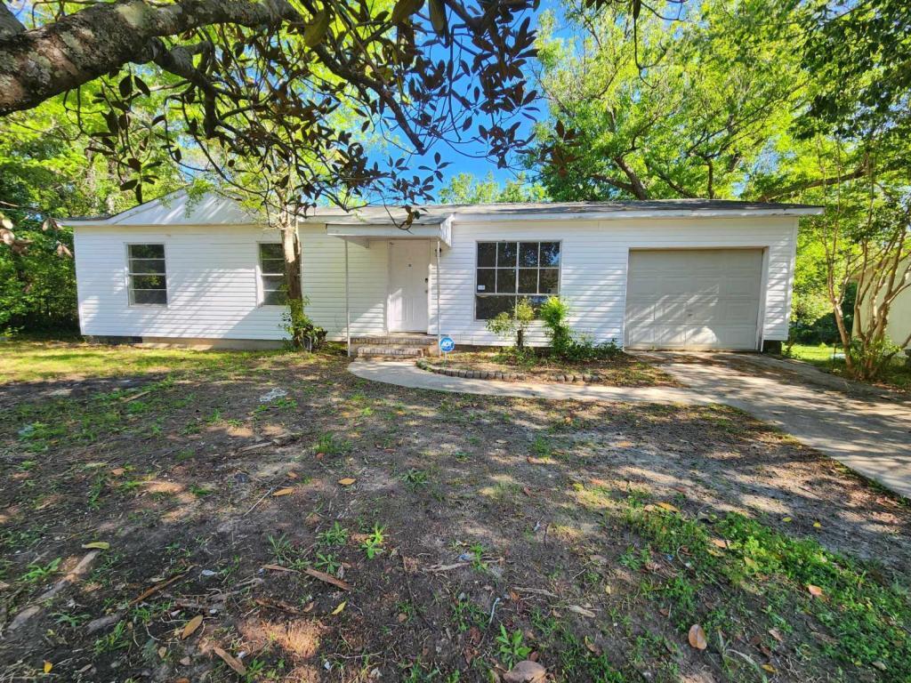 Primary Photo - 2759 Village Green Dr