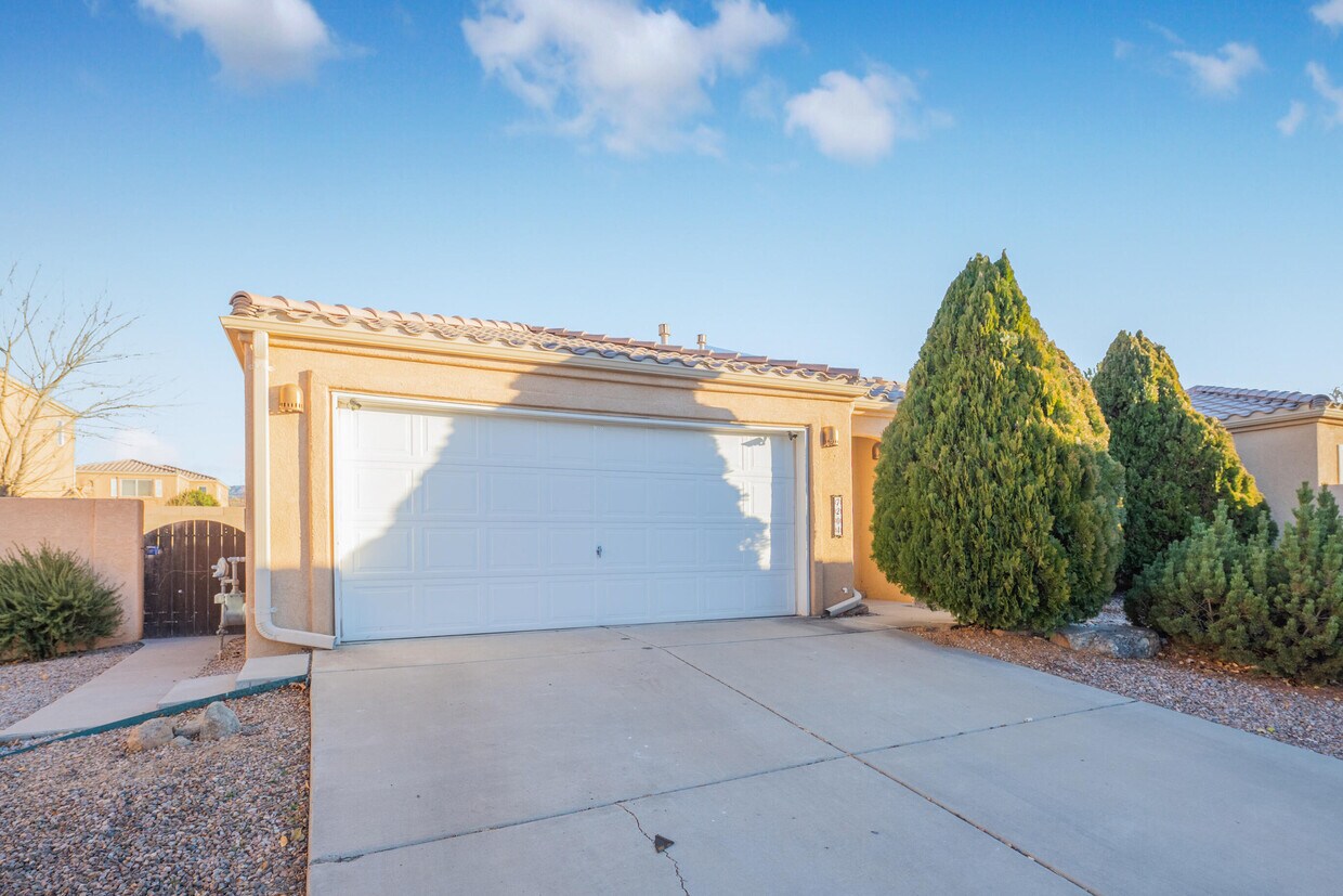 Primary Photo - 7204 Villa Clavel NE