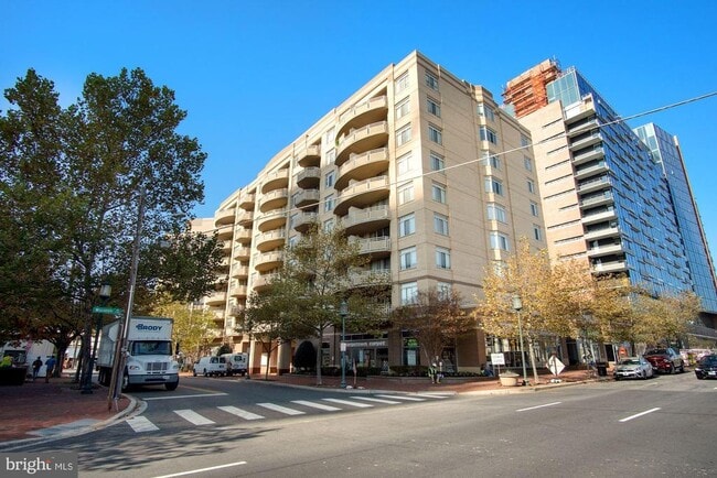 Building Photo - 4801 Fairmont Ave