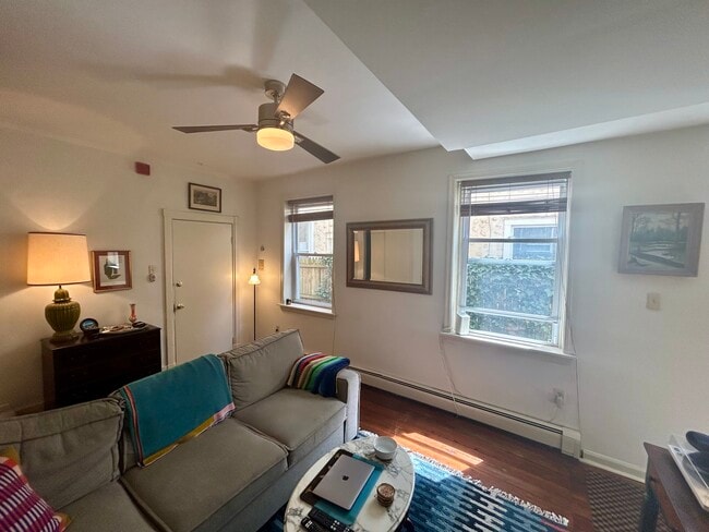 Livingroom - 930 N 5th St