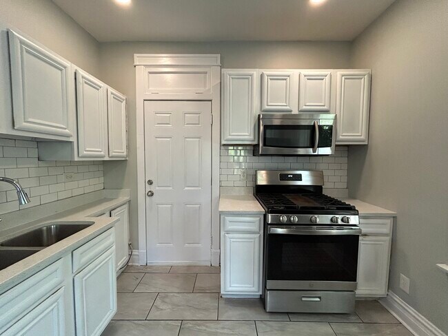 Foto del edificio - 4301 W Wrightwood Ave