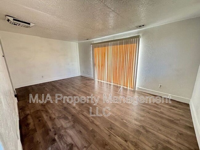 Photo - 752 N Irving St Apartment