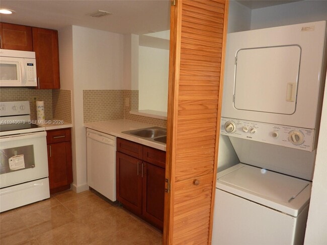 Building Photo - 4535 SW 68th Ct Cir