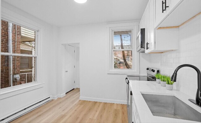 Building Photo - 1214 E Stafford St