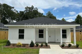 Building Photo - 24 E Everett Ave