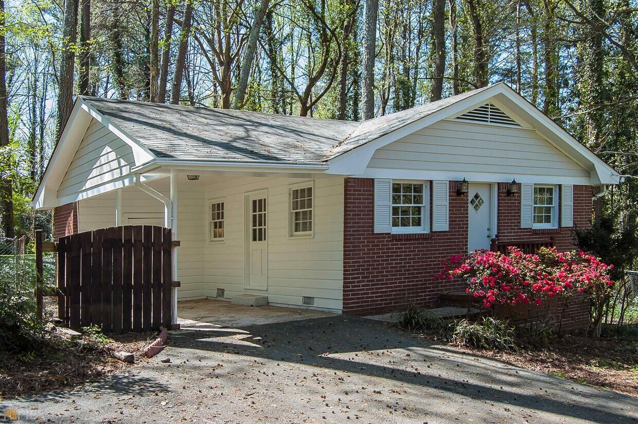 Primary Photo - 1590 Belle Isle Cir NE