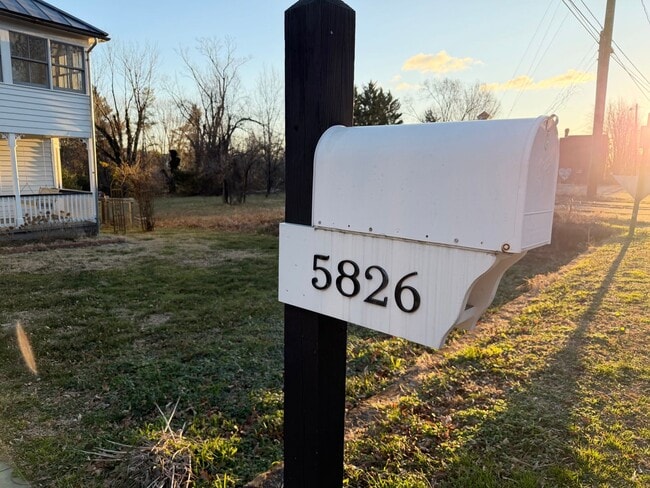 Foto del edificio - 5826 Railroad Ave