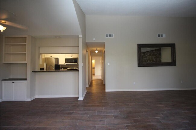Building Photo - 13 Hideaway Dr