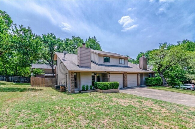 Building Photo - 8005 Hood Cir