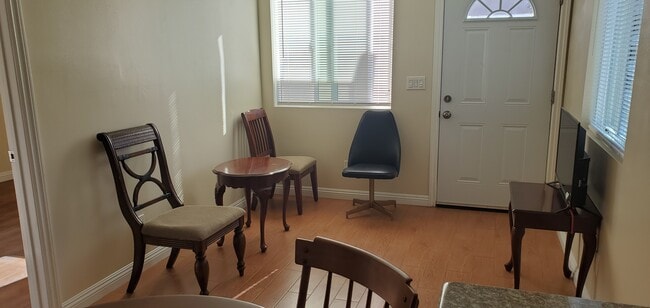 Sala de estar - 219 W Ash Ave