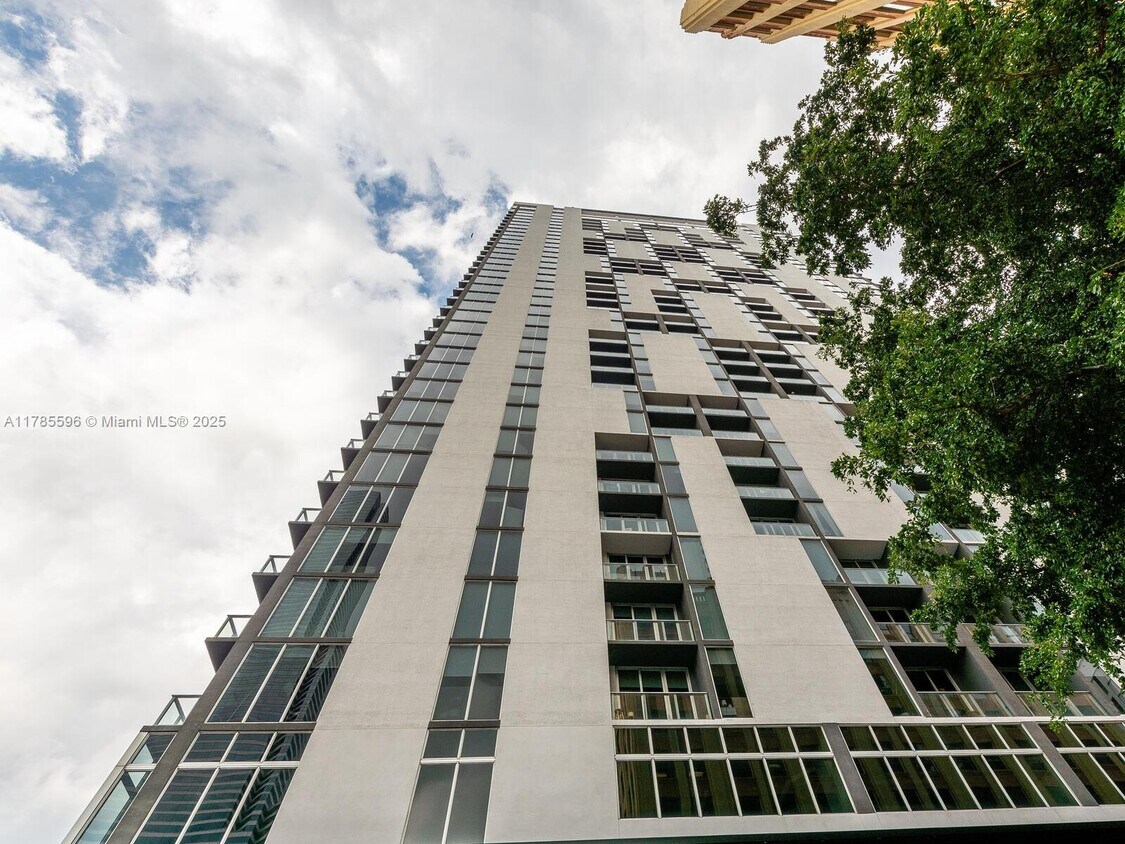 Foto principal - 151 SE 1st St