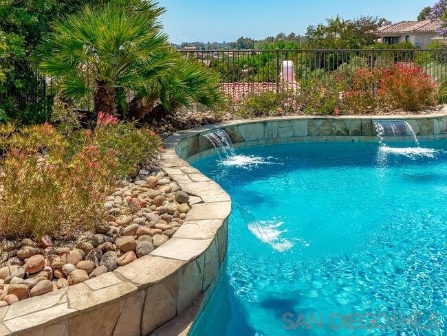 Building Photo - 5575 Meadows Del Mar