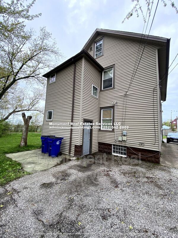 Building Photo - 8910 Easton Ave