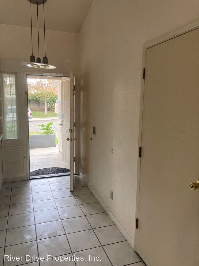 Building Photo - 3 br, 2 bath House - 3690 Avocet Court