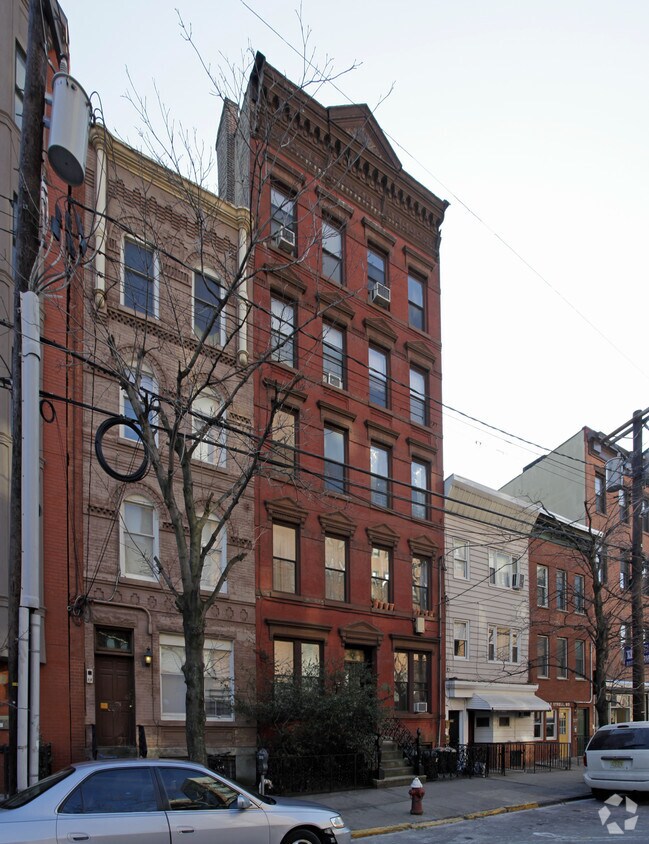 Primary Photo - 321 Willow Ave