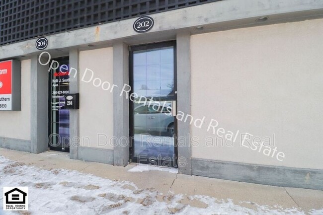 Building Photo - 202 N Jackson St