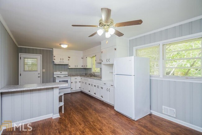 Foto del edificio - 5113 Hiram Lithia Springs Rd SW
