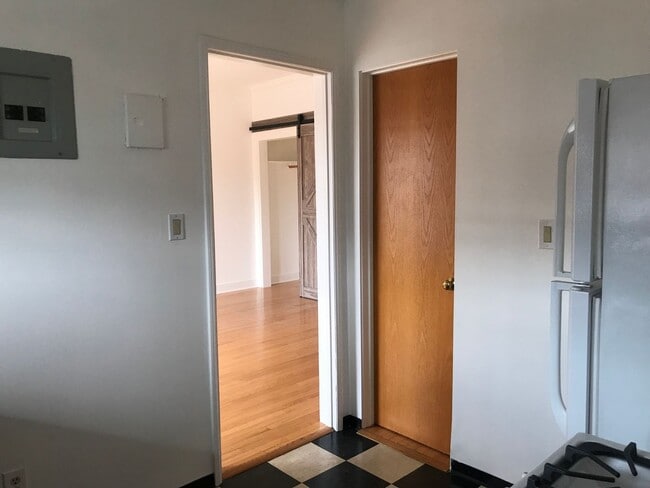 Building Photo - 1976 Hillhurst Ave