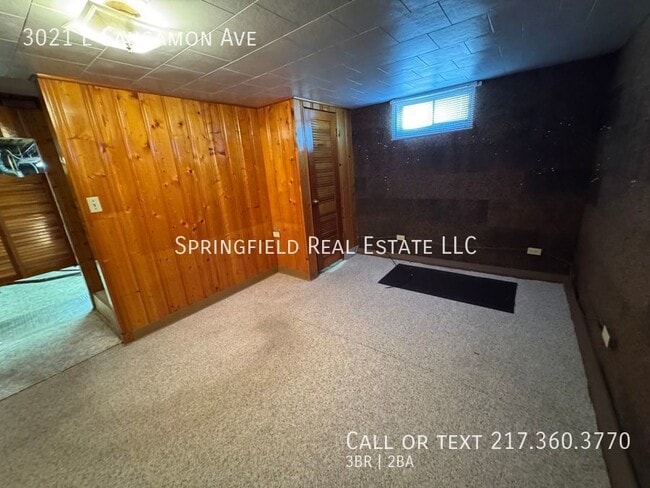 Building Photo - 3021 E Sangamon Ave
