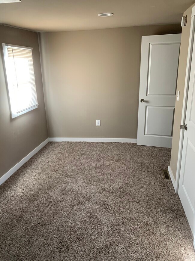 Building Photo - 342 E Bald Eagle St