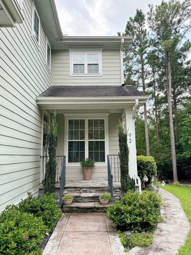 Foto del edificio - 93 Falconridge Dr