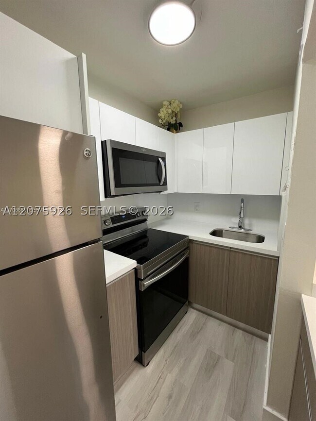 Foto del edificio - 899 West Dr