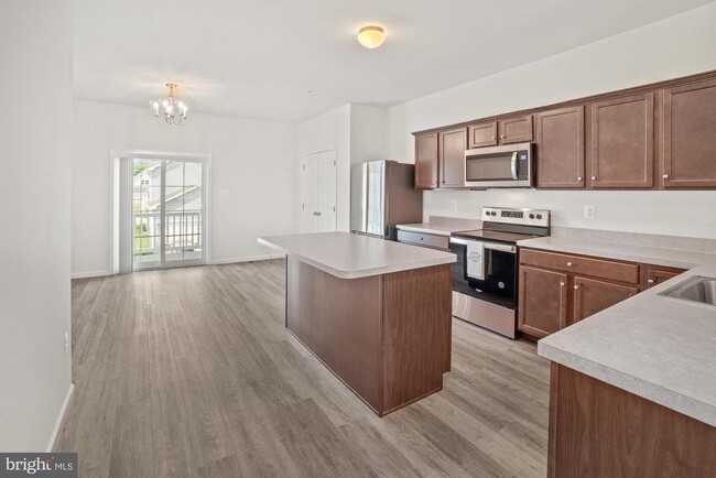 Building Photo - 1318 Pedigree St