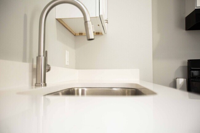 Foto del edificio - 3 bed, 1 bath home, fully updated!