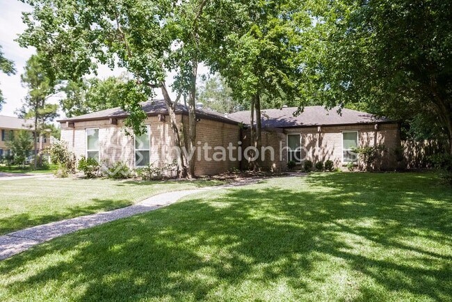 Building Photo - 2126 Briarcrest Dr
