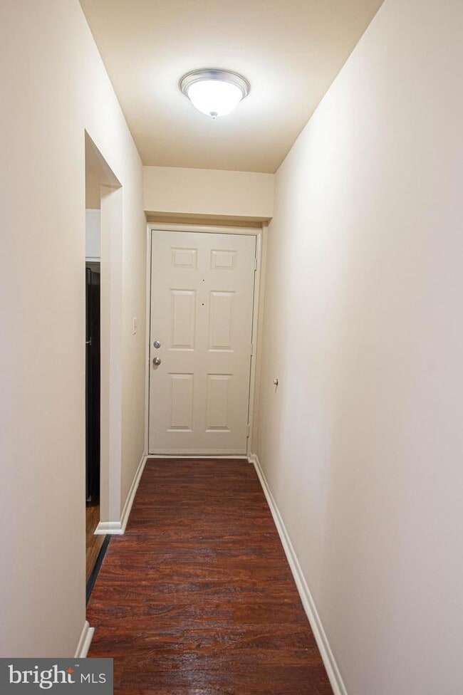 Building Photo - 808 College Ln