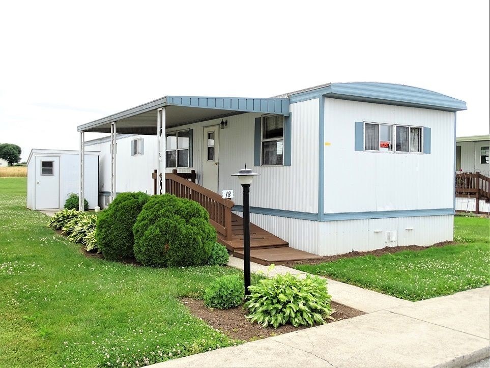Primary Photo - 185 Rock Rd