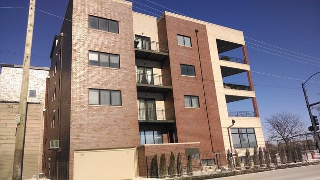Building Photo - 2600 W Grand Ave