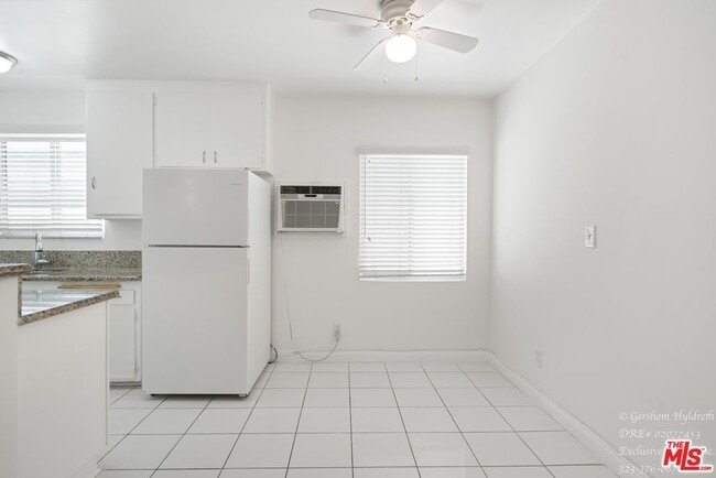 Building Photo - 6640 Woodman Ave