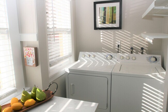 Foto del edificio - Cozy 2 bedroom brick home!!