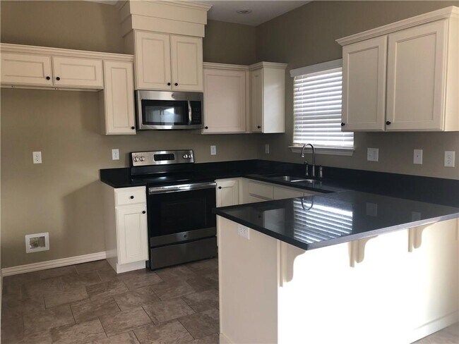 Building Photo - 4856 Castlewood Ln