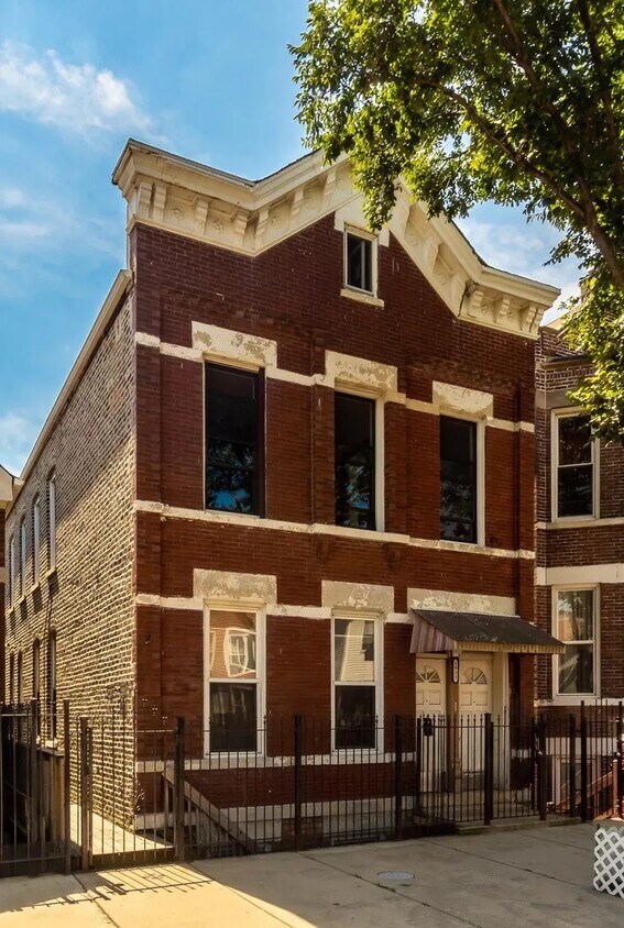 Primary Photo - 1931 W 21st Plz