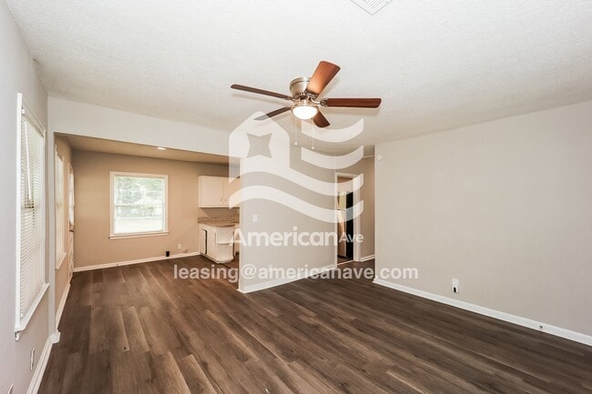 Building Photo - 4016 Singer Dr