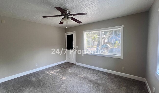 Foto del edificio - 2175 Maple Ave NE