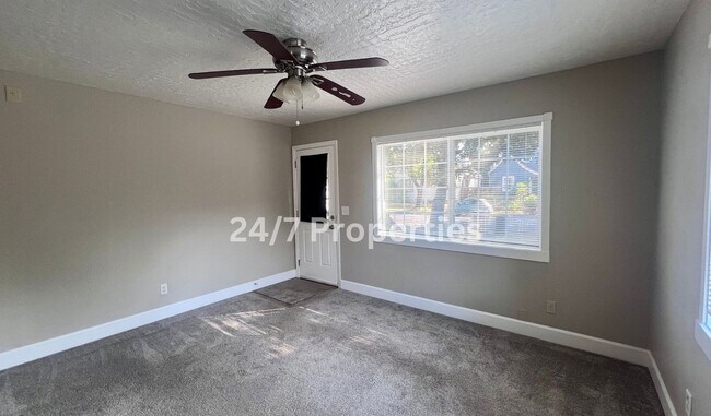 Building Photo - 2175 Maple Ave NE