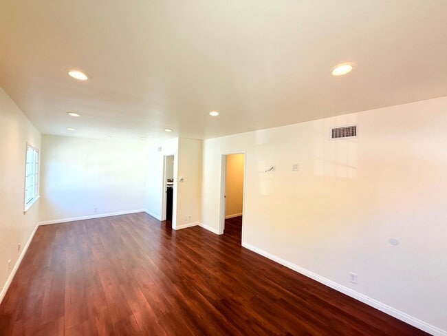 Foto del edificio - 17535-17537 Baltar Street