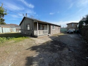 Building Photo - 413 Laurel Ave