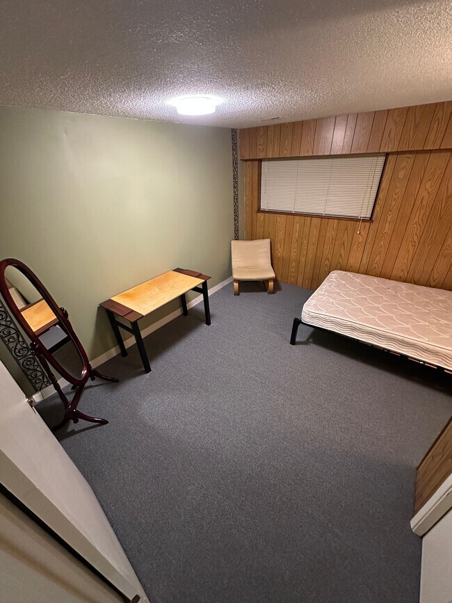 Photo du bâtiment - 784 E 56th Ave