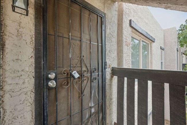 Photo - 1927 E Hampton Ave House