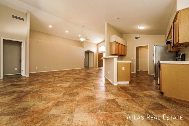 Building Photo - 1486 W Sand Pebble Dr