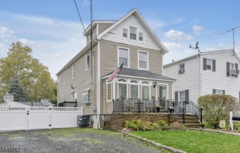 Primary Photo - 536 Oakwood Ave